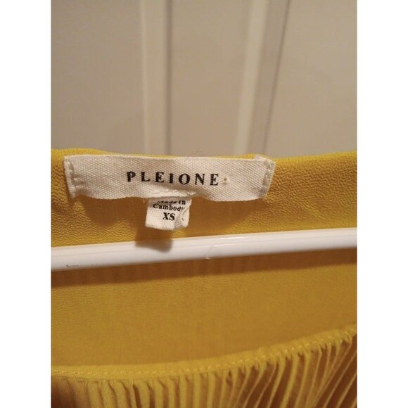Yellow SIlky Pleione Blouse Size S - Picture 2 of 3
